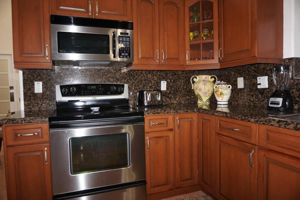 New Luxury Vacation Dream Rental- Sleeps 15! Miami Exterior foto